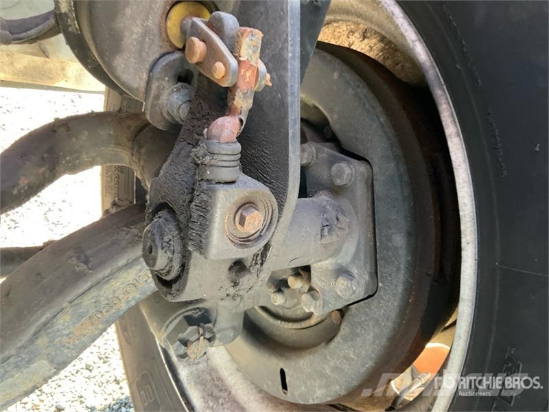 International MV607 4x2 Van Truck (Inoperable) Грузовики-Фургоны