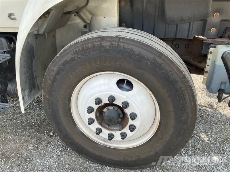 International MV607 4x2 Van Truck Sanduk kamioni