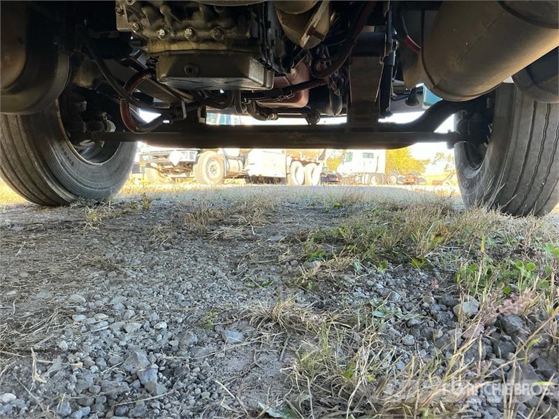 International MV607 4x2 Van Truck Autocamioane
