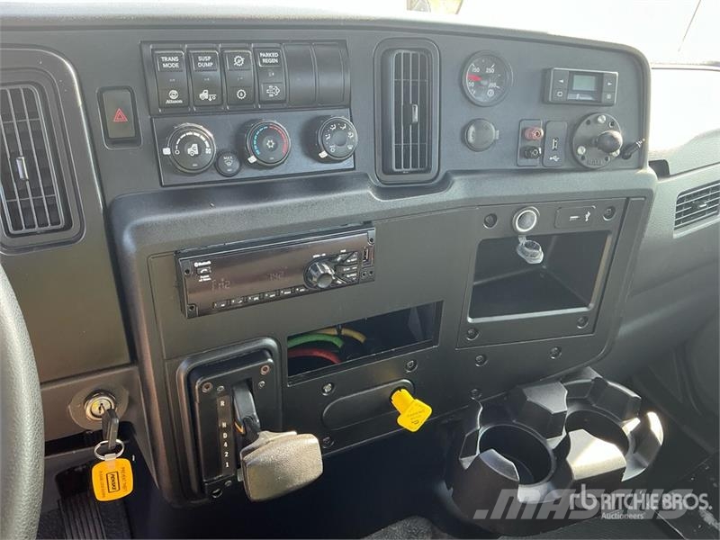 International MV607 4x2 Cab and Chassis Кабини