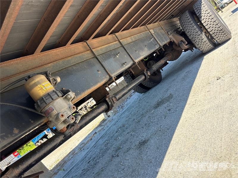 International MV607 4x2 Van Truck Bakwagens met gesloten opbouw