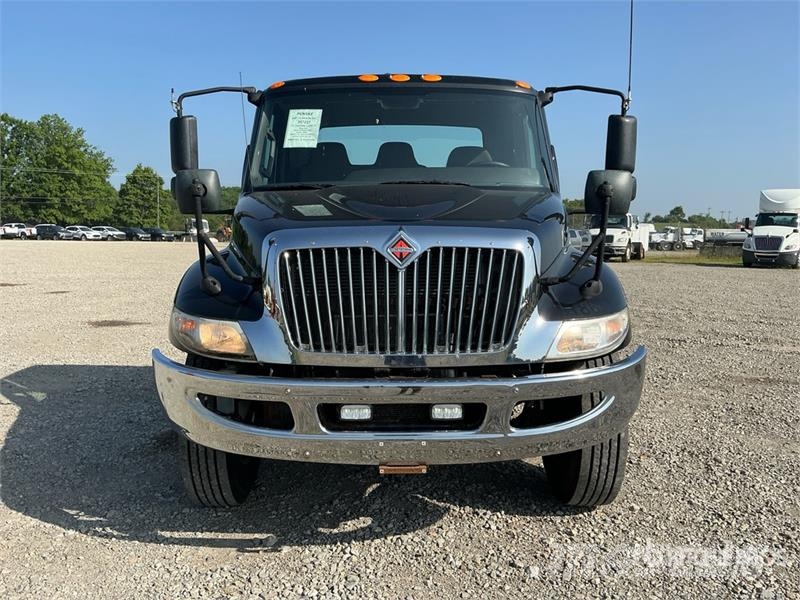 International MV607 4x2 Cab and Chassis Кабини