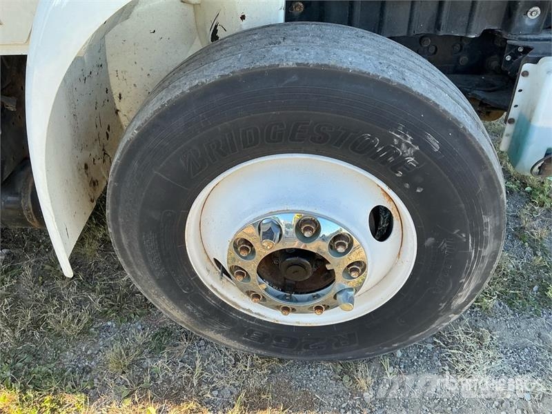International MV607 4x2 Van Truck Autocamioane