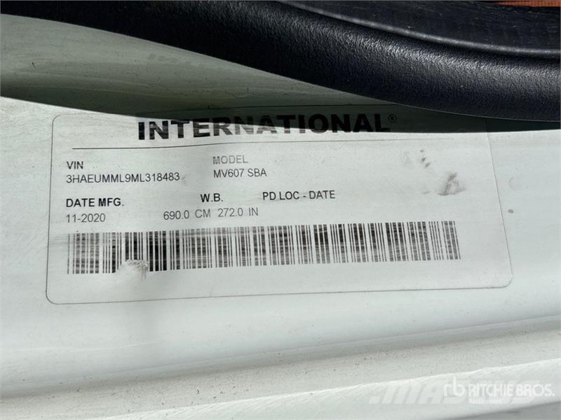 International MV607 4x2 Van Truck Bakwagens met gesloten opbouw