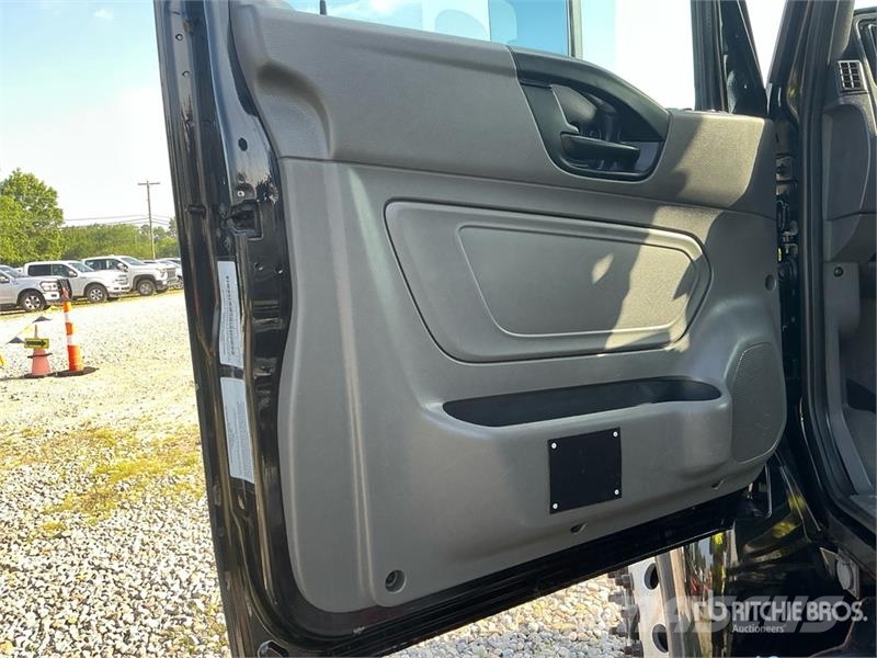 International MV607 4x2 Cab and Chassis Кабини