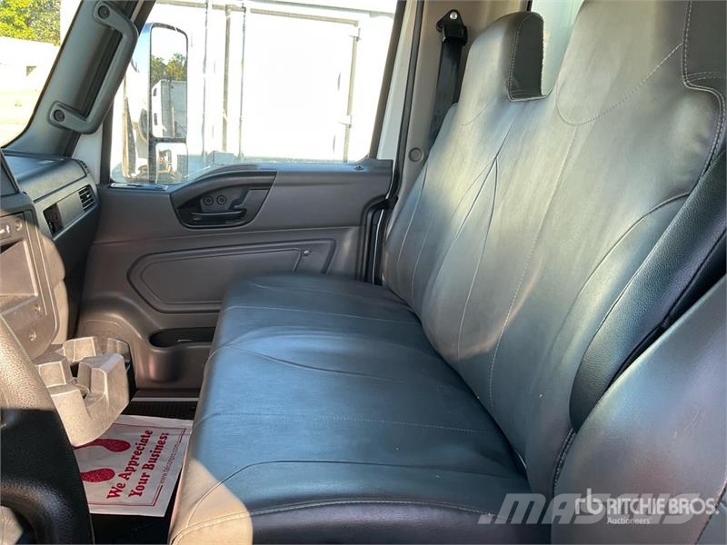 International MV607 4x2 Van Truck 貨箱式卡車