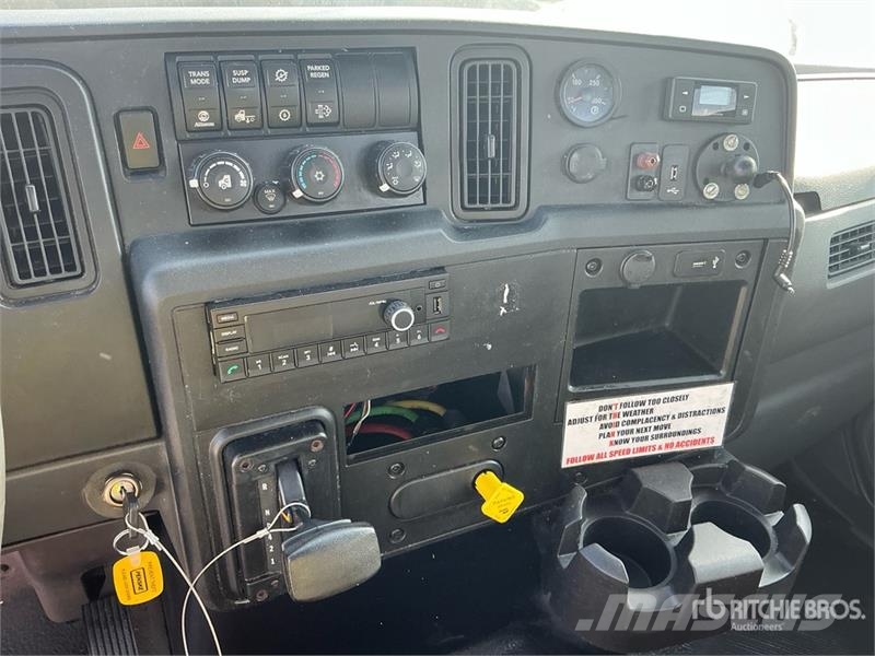 International MV607 4x2 Cab and Chassis Кабини