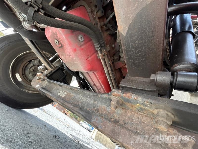 International MV607 4x2 Van Truck Camiones con caja de remolque