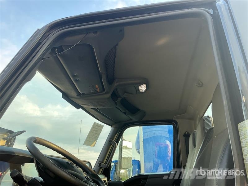 International MV607 4x2 Cab and Chassis Кабини