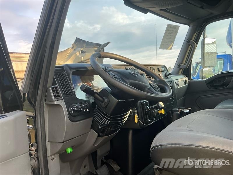 International MV607 4x2 Cab and Chassis Кабини