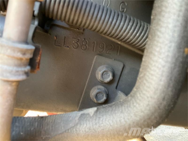 International MV607 4x2 Van Truck (Inoperable) Грузовики-Фургоны