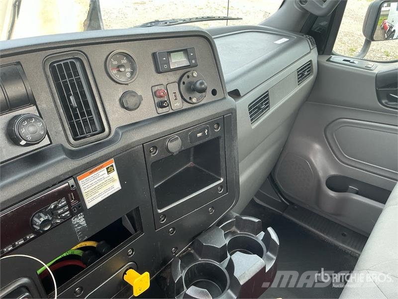 International MV607 4x2 Cab and Chassis Кабини