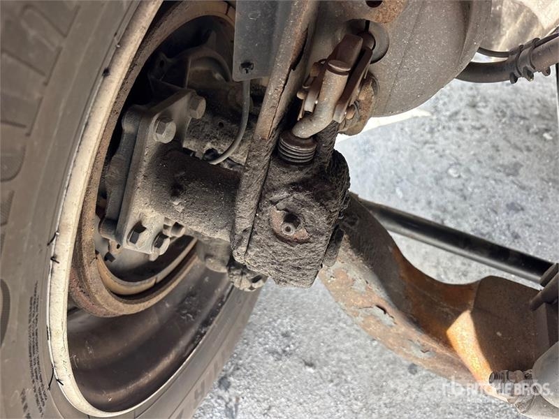 International MV607 4x2 Van Truck Camiones con caja de remolque