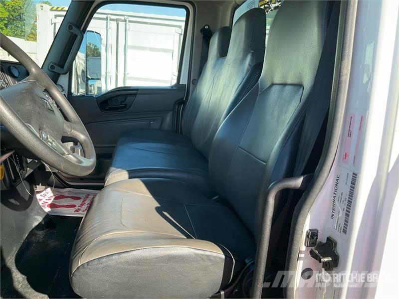 International MV607 4x2 Van Truck 貨箱式卡車