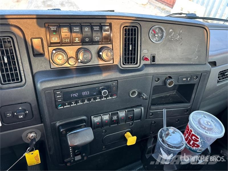 International MV607 4x2 Rollback Truck Sleepwagens