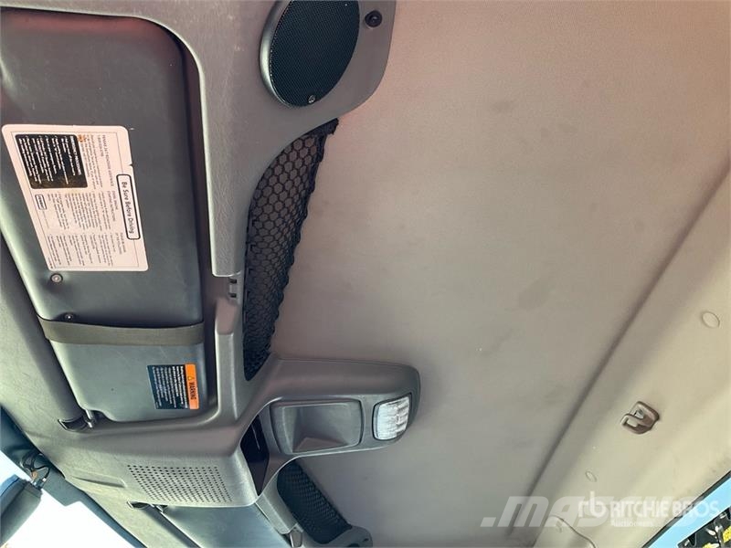 International MV607 4x2 Van Truck 貨箱式卡車