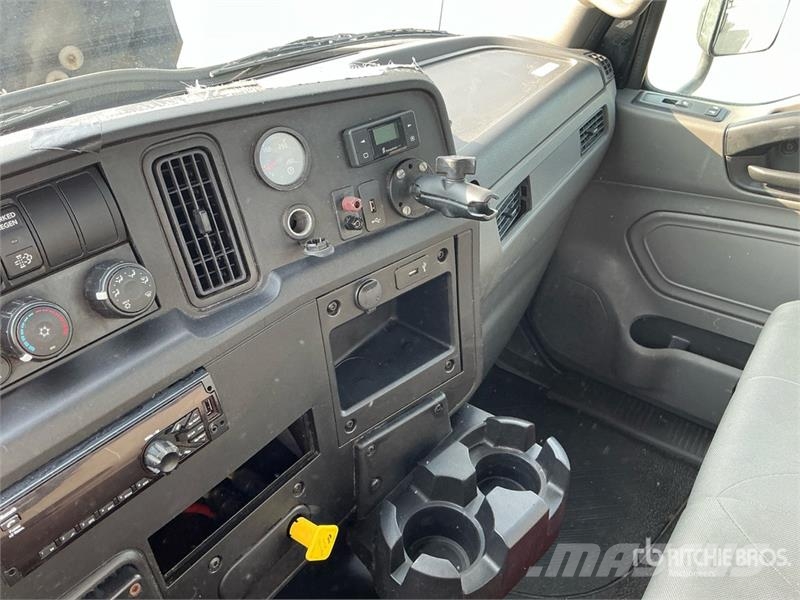 International MV607 4x2 Cab and Chassis Кабини