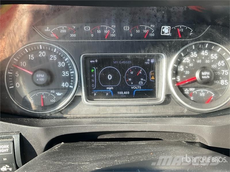 International MV607 4x2 Van Truck 貨箱式卡車