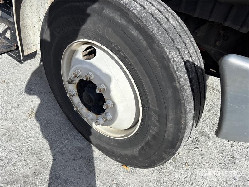 International MV607 4x2 Van Truck Camiones con caja de remolque