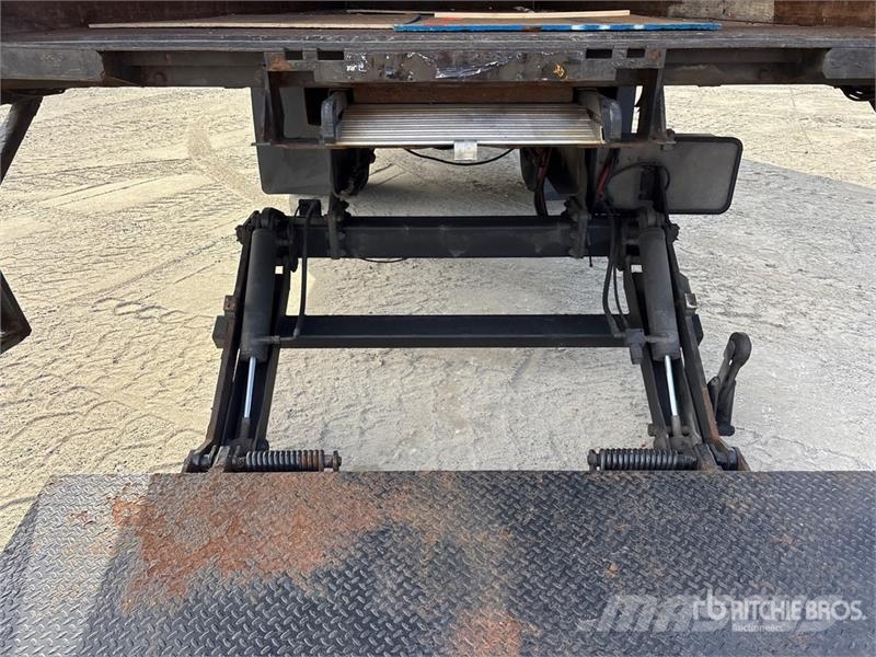 International MV607 4x2 Van Truck Camiones con caja de remolque
