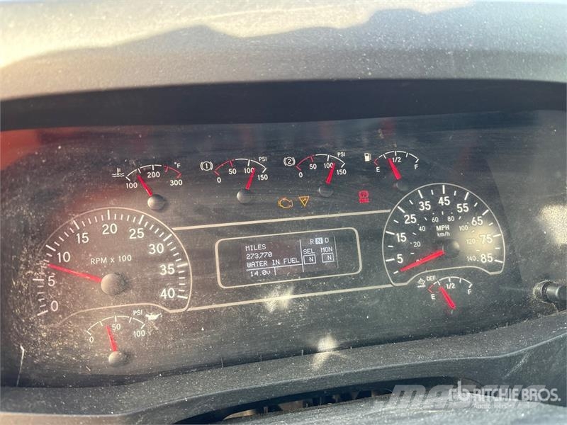 International MV607 4x2 Van Truck Camiones con caja de remolque