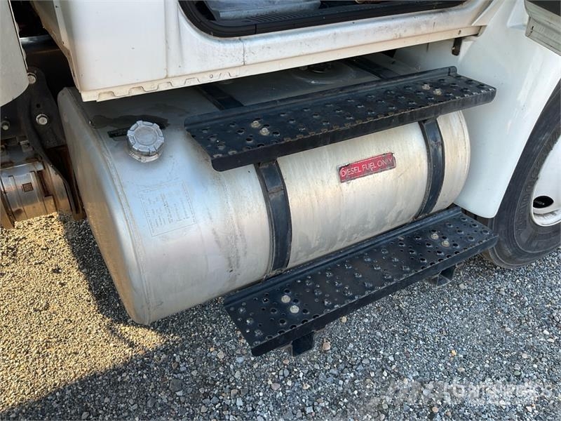 International MV607 4x2 Van Truck (Inoperable) Грузовики-Фургоны