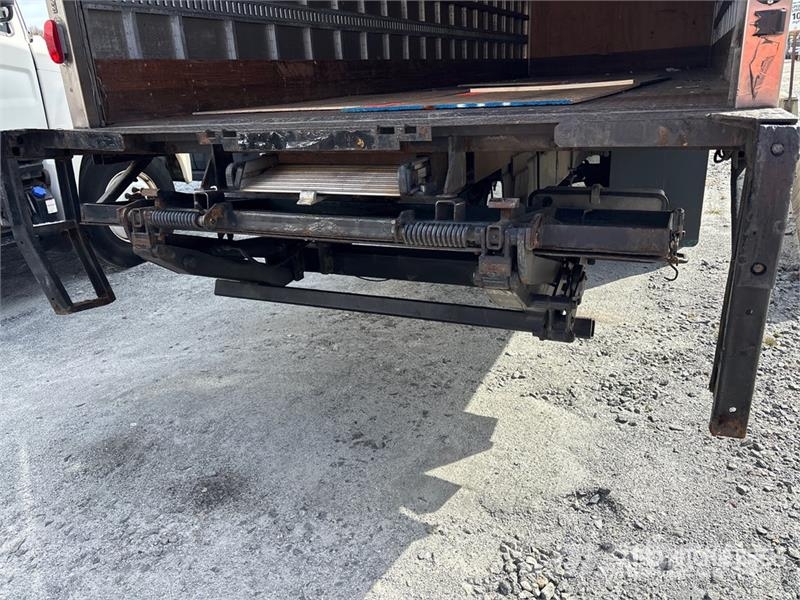 International MV607 4x2 Van Truck Camiones con caja de remolque