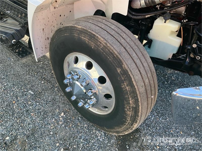International MV607 4x2 Van Truck 貨箱式卡車