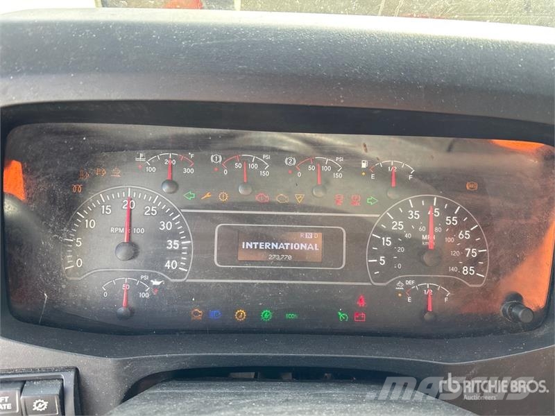 International MV607 4x2 Van Truck Camiones con caja de remolque