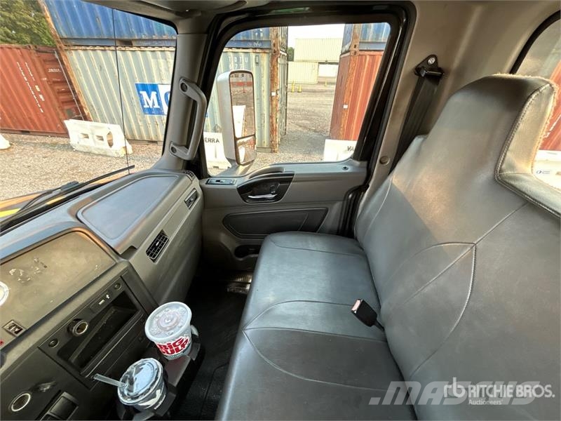 International MV607 4x2 Rollback Truck Sleepwagens