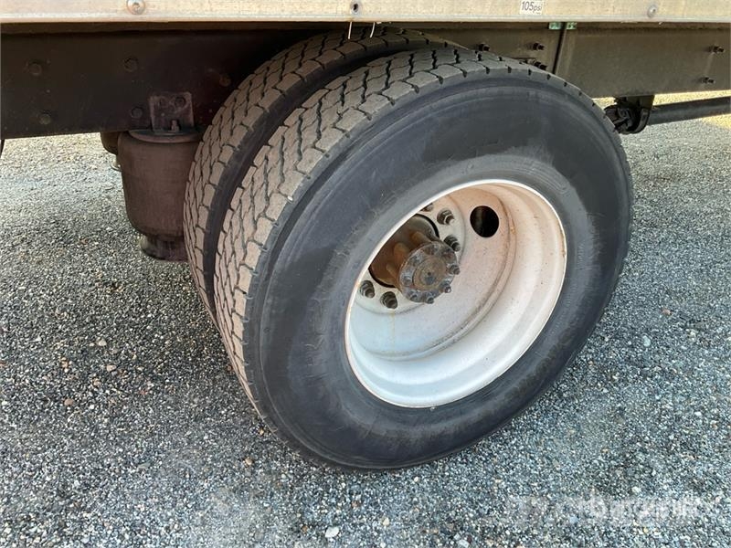 International MV607 4x2 Van Truck (Inoperable) Грузовики-Фургоны