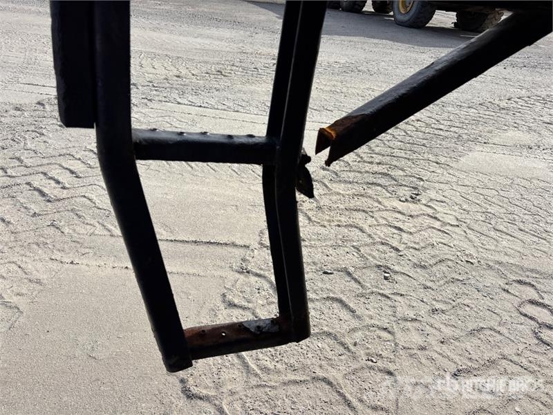 International MV607 4x2 Van Truck Camiones con caja de remolque