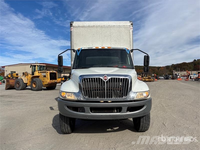 International MV607 4x2 Van Truck Camiones con caja de remolque