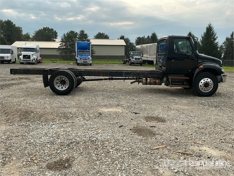 International MV607 4x2 Cab and Chassis Кабини