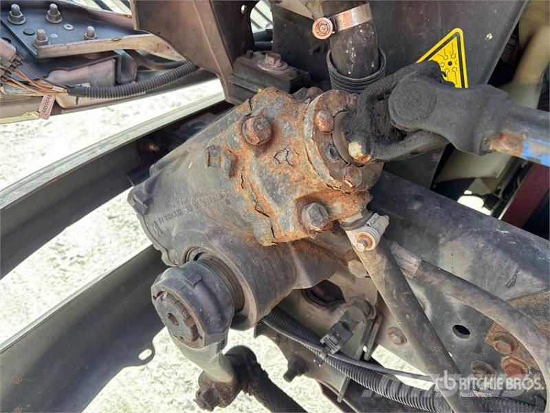 International MV607 4x2 Van Truck Camiones con caja de remolque
