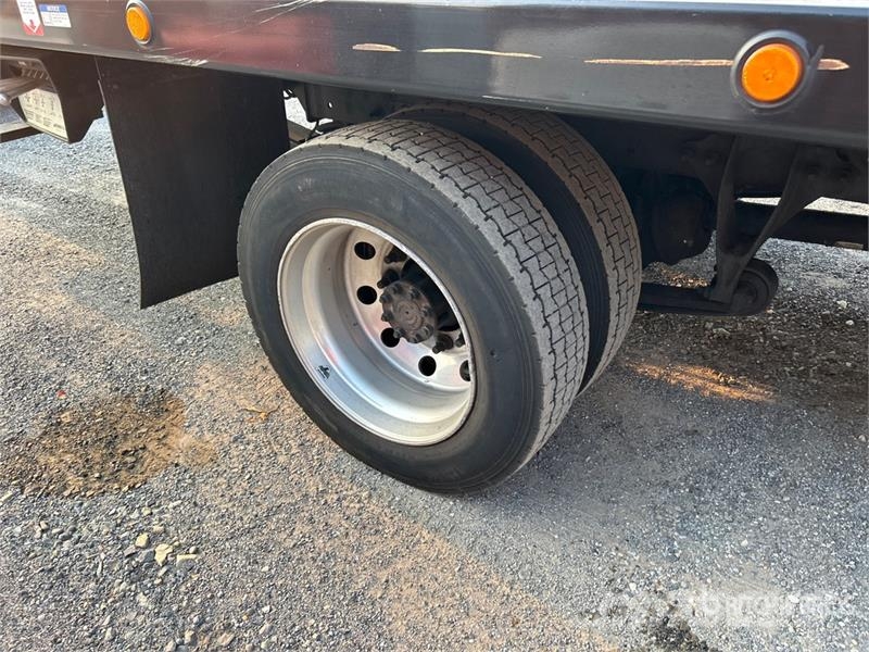 International MV607 4x2 Rollback Truck Sleepwagens