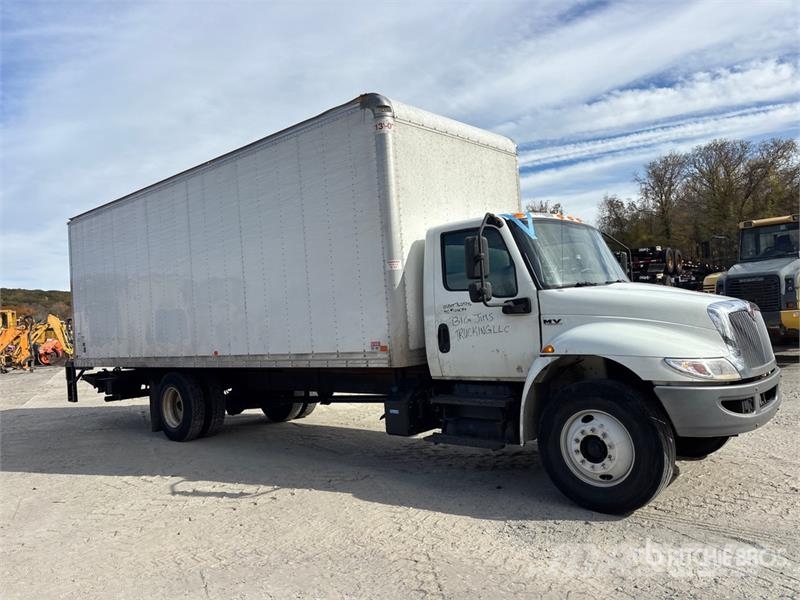 International MV607 4x2 Van Truck Camiones con caja de remolque