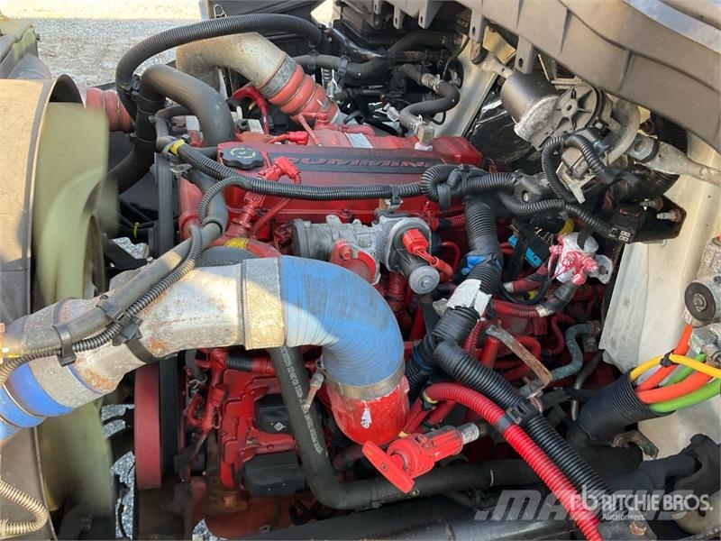 International MV607 4x2 Van Truck (Inoperable) Грузовики-Фургоны