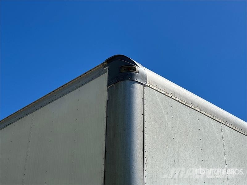 International MV607 4x2 Van Truck Bakwagens met gesloten opbouw