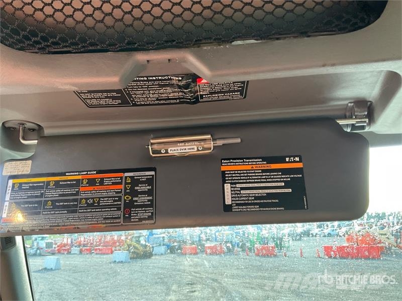 International MV607 4x2 Van Truck (Inoperable) Грузовики-Фургоны
