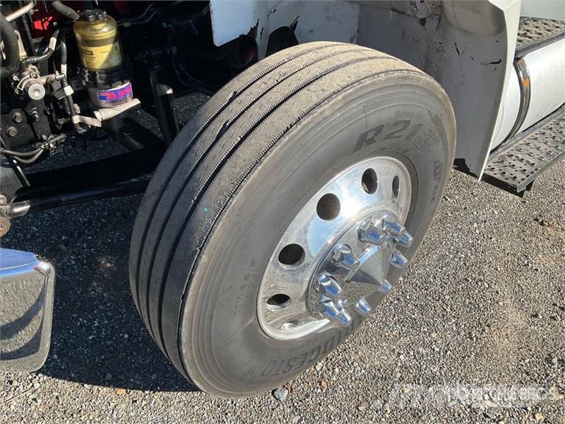 International MV607 4x2 Van Truck 貨箱式卡車