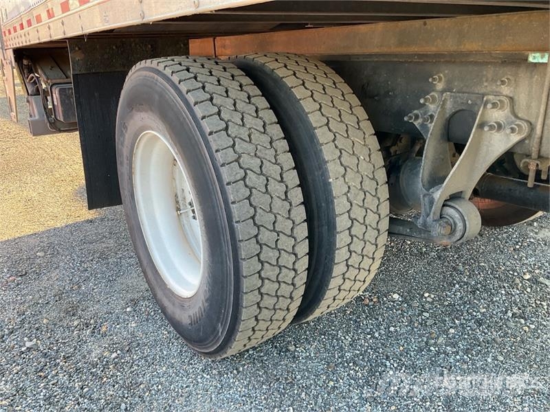 International MV607 4x2 Van Truck (Inoperable) Грузовики-Фургоны