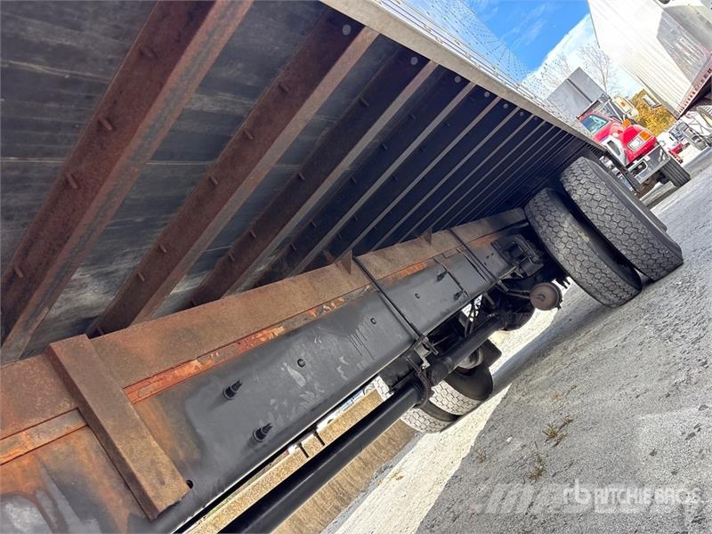 International MV607 4x2 Van Truck Camiones con caja de remolque
