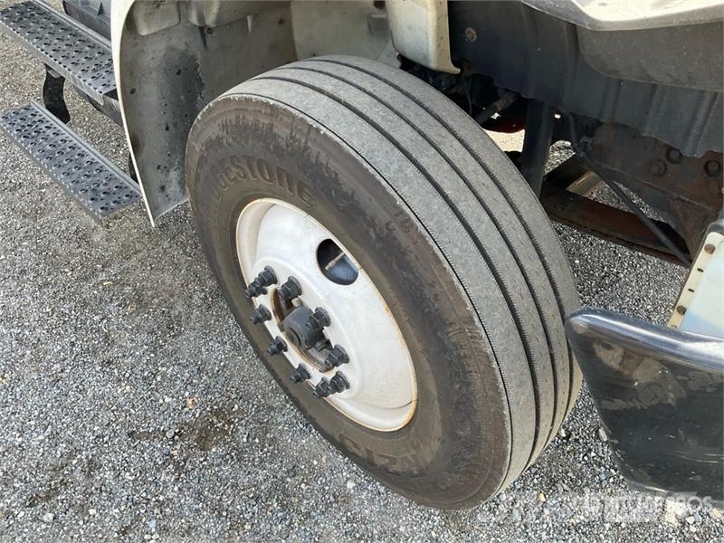 International MV607 4x2 Van Truck Sanduk kamioni