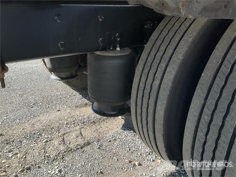 International MV607 4x2 Van Truck 貨箱式卡車