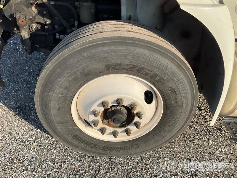 International MV607 4x2 Van Truck (Inoperable) Грузовики-Фургоны