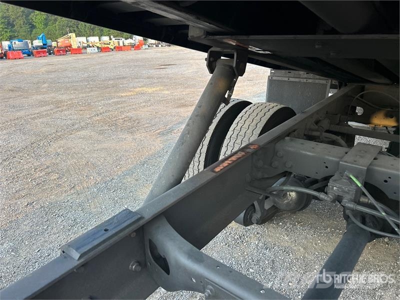 International MV607 4x2 Rollback Truck Sleepwagens