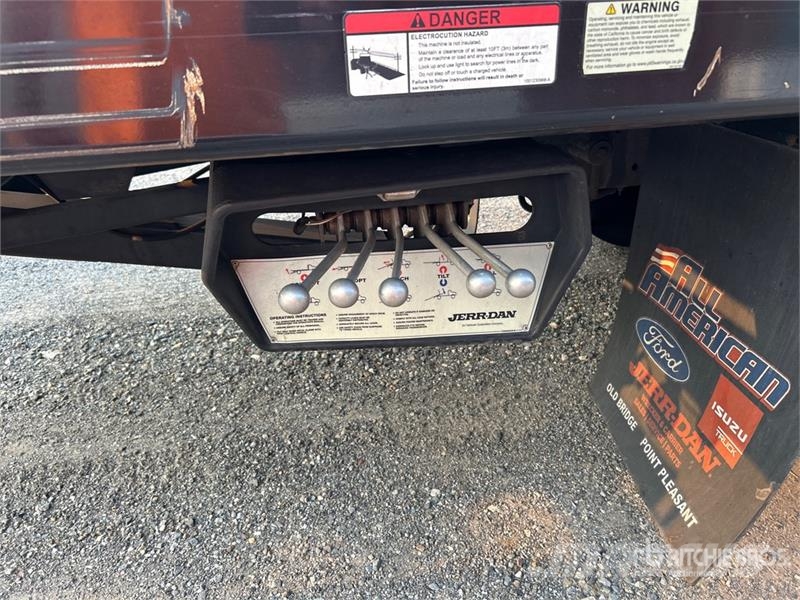 International MV607 4x2 Rollback Truck Sleepwagens