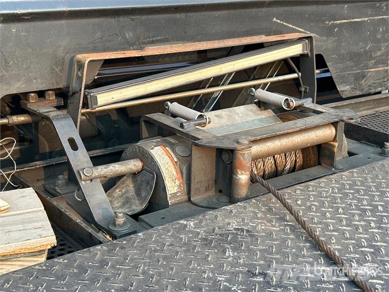 International MV607 4x2 Rollback Truck Sleepwagens