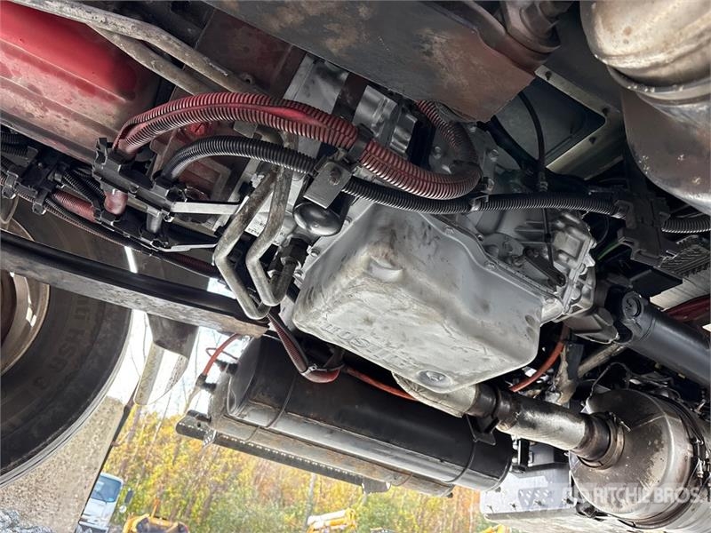 International MV607 4x2 Van Truck Camiones con caja de remolque